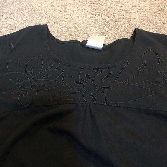 Woman’s scrubs - Picture 2 of 6